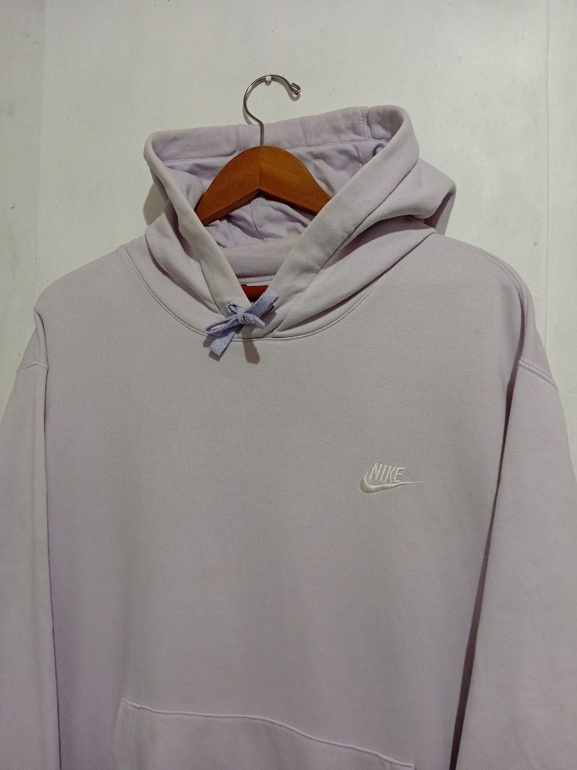 Nike Logo Hoodie (Category: Hoodies) located in Caloocan City. Submitted by NEWBORNVTG (Listing ID 1461407274, Image 3). Description: Nike Logo Hoodie (Light Purple) Size: L - XXL Dimes: 29L × 28W Condition: 9/10 (Tiny stains) Mode of Delivery • J&T Express • Lalamove (Abono Service) Mode of Payment • GCash • GoTyme Bank • PSBank Thank you! God Bless!.