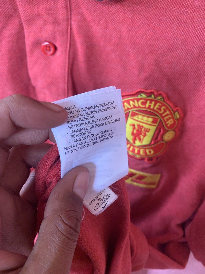 Nike Manchester Poloshirt (Category: Tshirts & Polo Shirts ) located in Kabacan. Submitted by mansourrrrrr (Listing ID 1461410855, Image 3). Description: Nike Manchester Polo Shirt Size: XL No issue Color rate: 9.5/10.