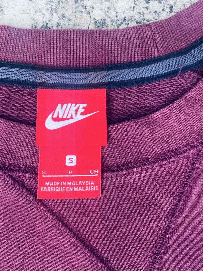 Nike maroon (Category: Coats, Jackets and Outerwear) located in Manila. Submitted by mr.borreros (Listing ID 1461450689, Image 3). Description: Good condi 10/10.