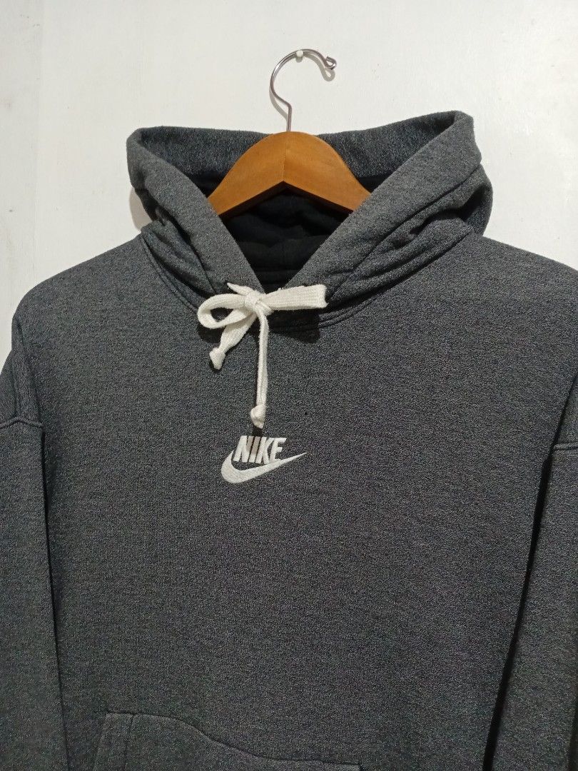 Nike Mid Logo Hoodie (Category: Hoodies) located in Caloocan City. Submitted by NEWBORNVTG (Listing ID 1461408417, Image 3). Description: Nike Mid Logo Hoodie Size: L Dimes: 28L × 22W Condition: 10/10 Mode of Delivery • J&T Express • Lalamove (Abono Service) Mode of Payment • GCash • GoTyme Bank • PSBank Thank you! God Bless!.