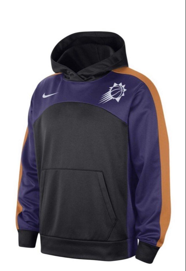Nike NBA 鳳凰城太陽隊 衛衣 （分類：衛衣）位於 Hong Kong。 由 swincys 提交（商品編號 1461412397，圖片 2）。簡介： 全新 Nike 太陽隊衛衣，紫色、黑色同橙色拼色設計。前面有太陽隊Logo，後面有 Phoenix Suns字樣。有帽，有袋。 尺寸有M,L。。
