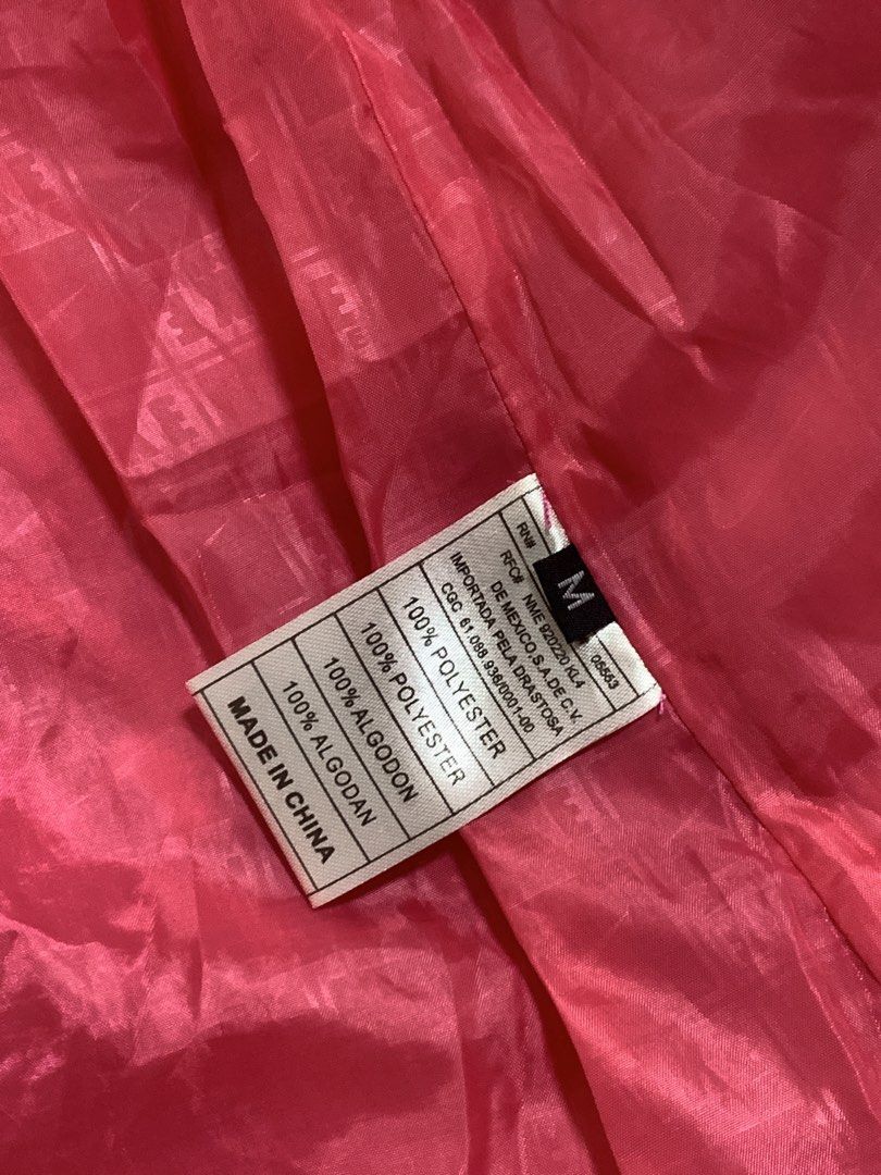 Nike Pink Hooded Crop Puffer Jacket (Category: Coats, Jackets and Outerwear) located in La Trinidad. Submitted by gemyi (Listing ID 1461519788, Image 3). Description: Pink Nike puffer jacket - Zipper closure with Nike charm - Elastic cuffs with decorative buttons -crop/semi crop design.