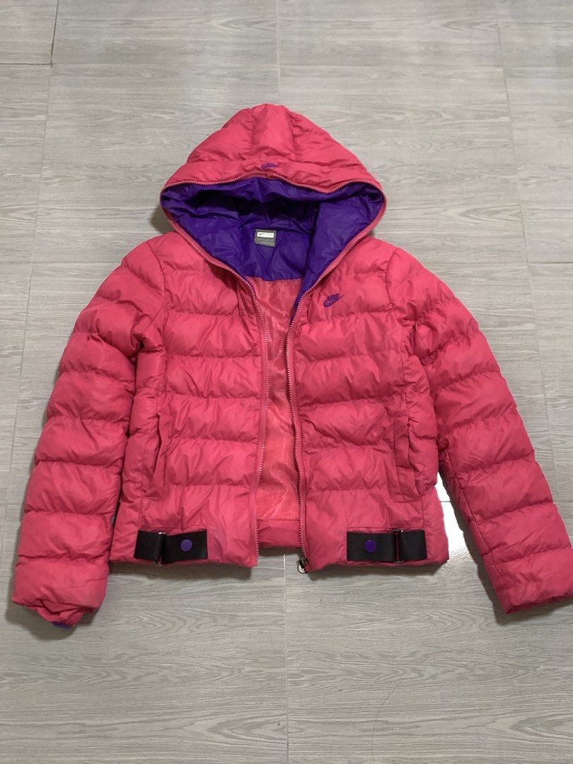 Nike Pink Hooded Crop Puffer Jacket (Category: Coats, Jackets and Outerwear) located in La Trinidad. Submitted by gemyi (Listing ID 1461519788, Image 1). Description: Pink Nike puffer jacket - Zipper closure with Nike charm - Elastic cuffs with decorative buttons -crop/semi crop design.