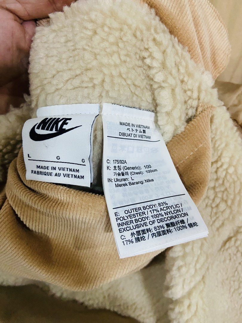Nike Reversible Sherpa Fleece Jacket Tan (Category: Coats, Jackets and Outerwear) located in Manila. Submitted by thriftnijuan08 (Listing ID 1461339651, Image 3). Description: - Super cozy Nike jacket - Reversible design: Sherpa fleece on one side, smooth nylon on the other - Two front pockets on the fleece side - Perfect for staying warm - Made in Vietnam - Size L -Dimes 22/27.
