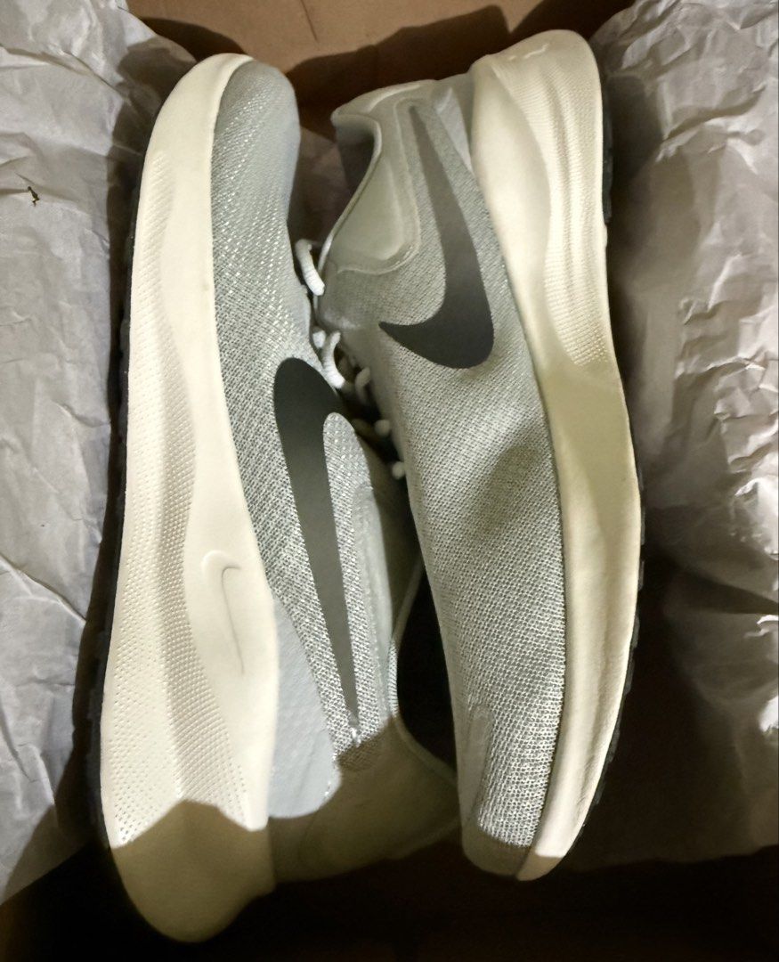 Nike Revolution 7 Wide (Category: Sneakers) located in Quezon City. Submitted by kingjamessixers (Listing ID 1461393315, Image 1). Description: FOR SALE: Nike Revolution 7 Wide – Size 13 Worn twice only. Still in great condition! 👟 🎁 FREEBIE: 1 pair of brand-new Nike socks 💯 Already priced below SRP, so please no lowball offers. 📩 PM for a faster transaction. ✅.