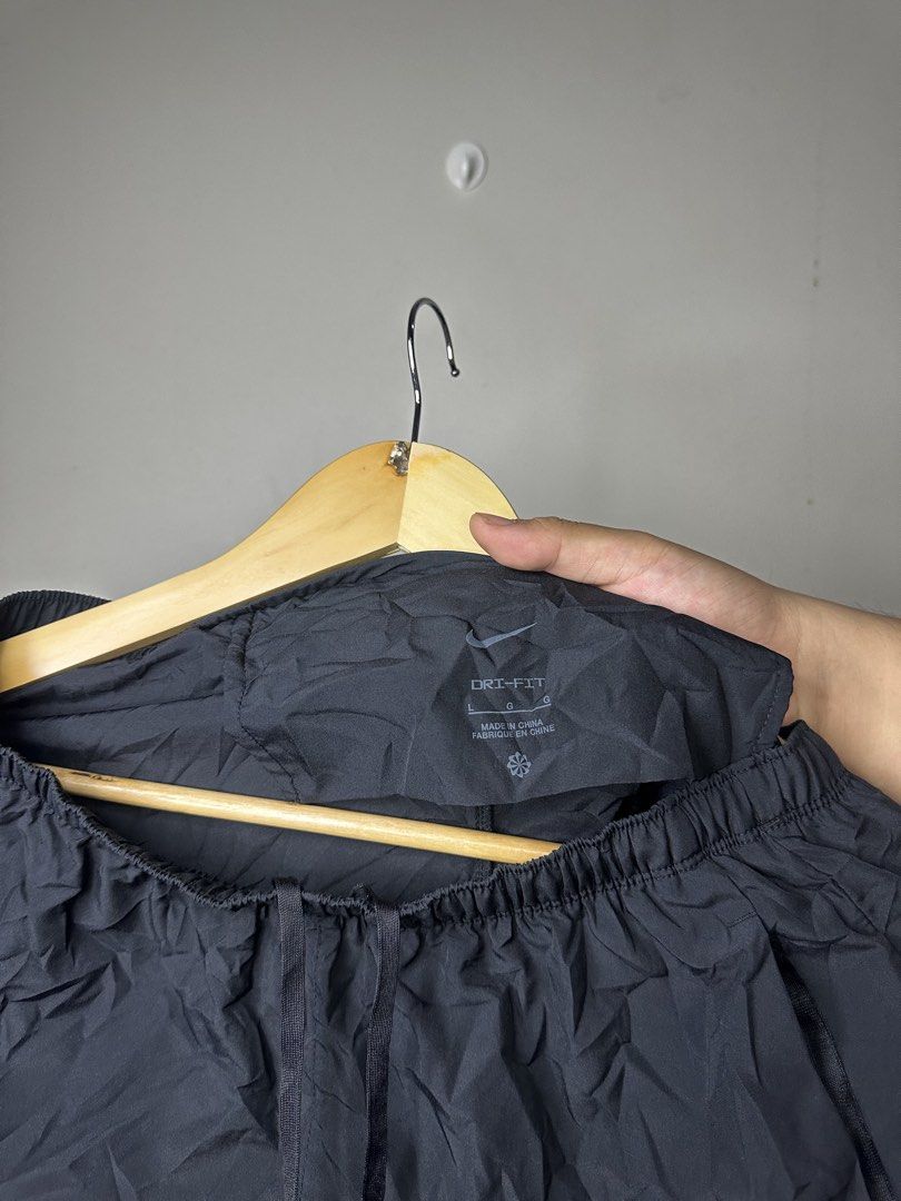 NIKE RUNNING (Category: Shorts) located in Molave. Submitted by thriftmate13 (Listing ID 1461413949, Image 3). Description: .