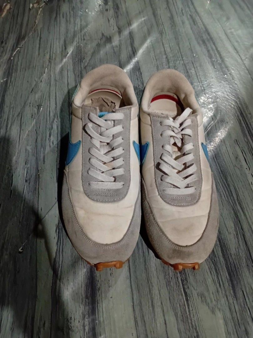 Nike Sneakers (Category: Sneakers) located in Mercedes. Submitted by kiel1 (Listing ID 1461455132, Image 2). Description: size 41-43 issue last pic 700+SF (negotiable offer lang) need washed lang din kasi madumi LOC:Daet Camarines Norte (bicol) Luzon lang DM📩.