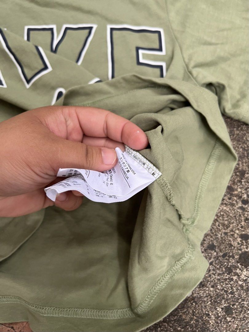 Nike Sportswear boxy tee (Category: Shirts) located in Dapitan. Submitted by gelbread (Listing ID 1461487181, Image 3). Description: .