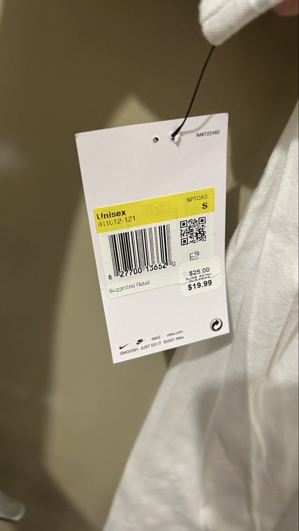 Nike Sportswear Shirt (Category: Tshirts & Polo Shirts ) located in Manila. Submitted by juju0nthebeat (Listing ID 1461458841, Image 3). Description: Nike Sportswear Shirt Size: Small slight dirst on back (last pic), completely removable loc: Paco, Manila.