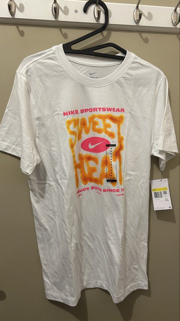 Nike Sportswear Shirt (Category: Tshirts & Polo Shirts ) located in Manila. Submitted by juju0nthebeat (Listing ID 1461458841, Image 1). Description: Nike Sportswear Shirt Size: Small slight dirst on back (last pic), completely removable loc: Paco, Manila.