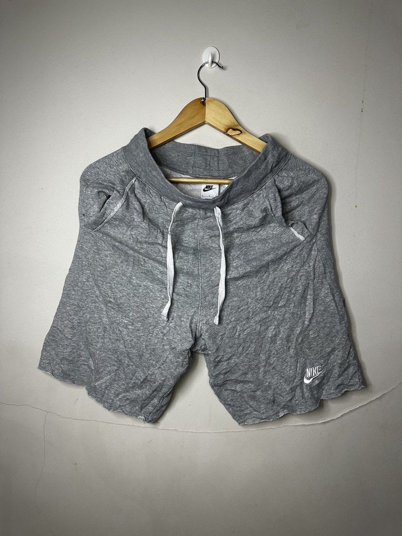 NIKE SWEAT SHORT (Category: Shorts) located in Molave. Submitted by thriftmate13 (Listing ID 1461388530, Image 1). Description: .