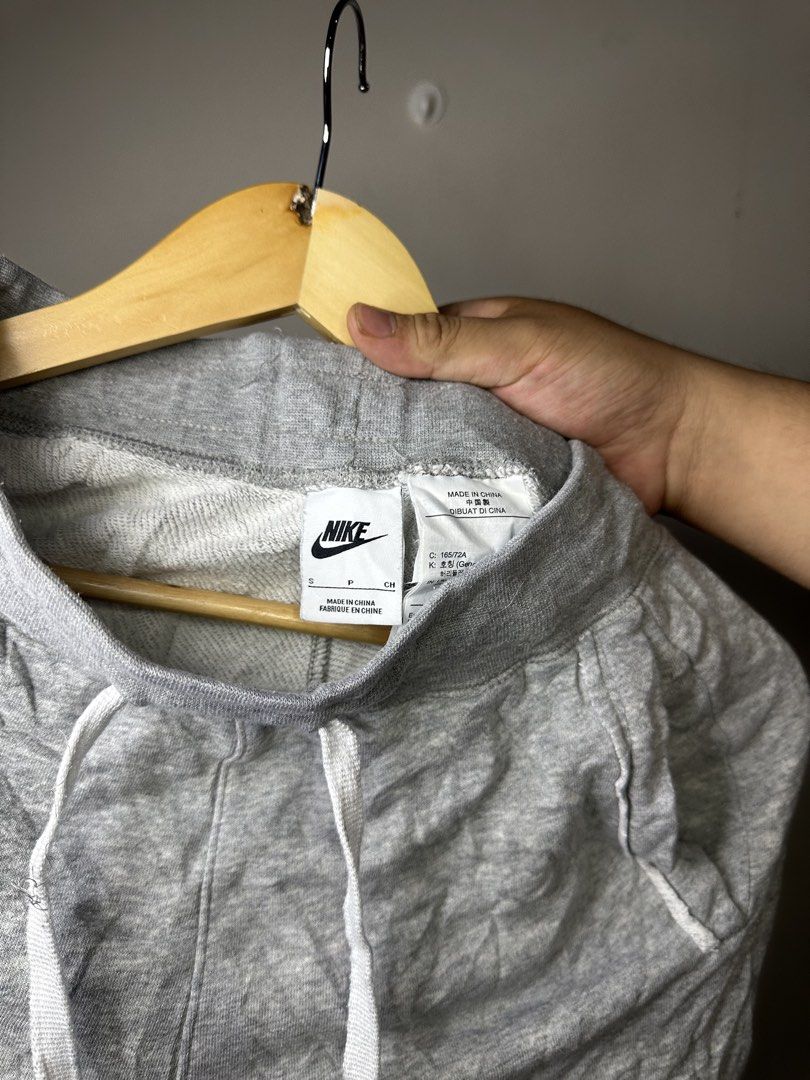 NIKE SWEAT SHORT (Category: Shorts) located in Molave. Submitted by thriftmate13 (Listing ID 1461388530, Image 2). Description: .