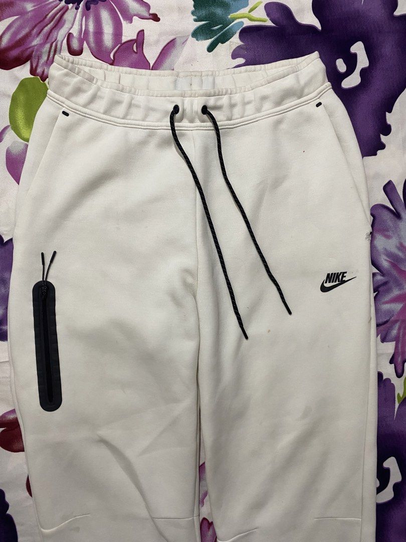 Nike Tech Fleece Joggers White Size M (Category: Joggers) located in Las Pinas. Submitted by johnpaul2525 (Listing ID 1461325982, Image 2). Description: - White Nike Tech Fleece Joggers - Size: Medium (M) - Features classic Tech Fleece design - Convenient zippered side pocket - Adjustable drawstring waist for a perfect fit - Made in Cambodia.