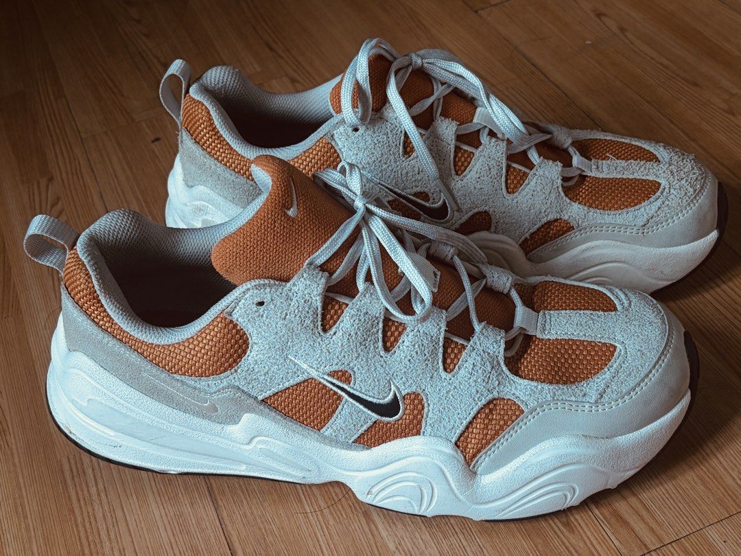 Nike Tech Hera sneakers (Category: Casual Shoes) located in Manila. Submitted by thenewmen96 (Listing ID 1461403411, Image 1). Description: Nike Tech Hera sneakers Monarch and Light Bone colorway color condition : 8.5/10 (super nice condition pa need wash lang) quality : 9.5/10 size : US : 9.5 UK : 8.5 EUR : 43 CM : 27.5 BR : 41 what you see is what you get rfs : declutter .