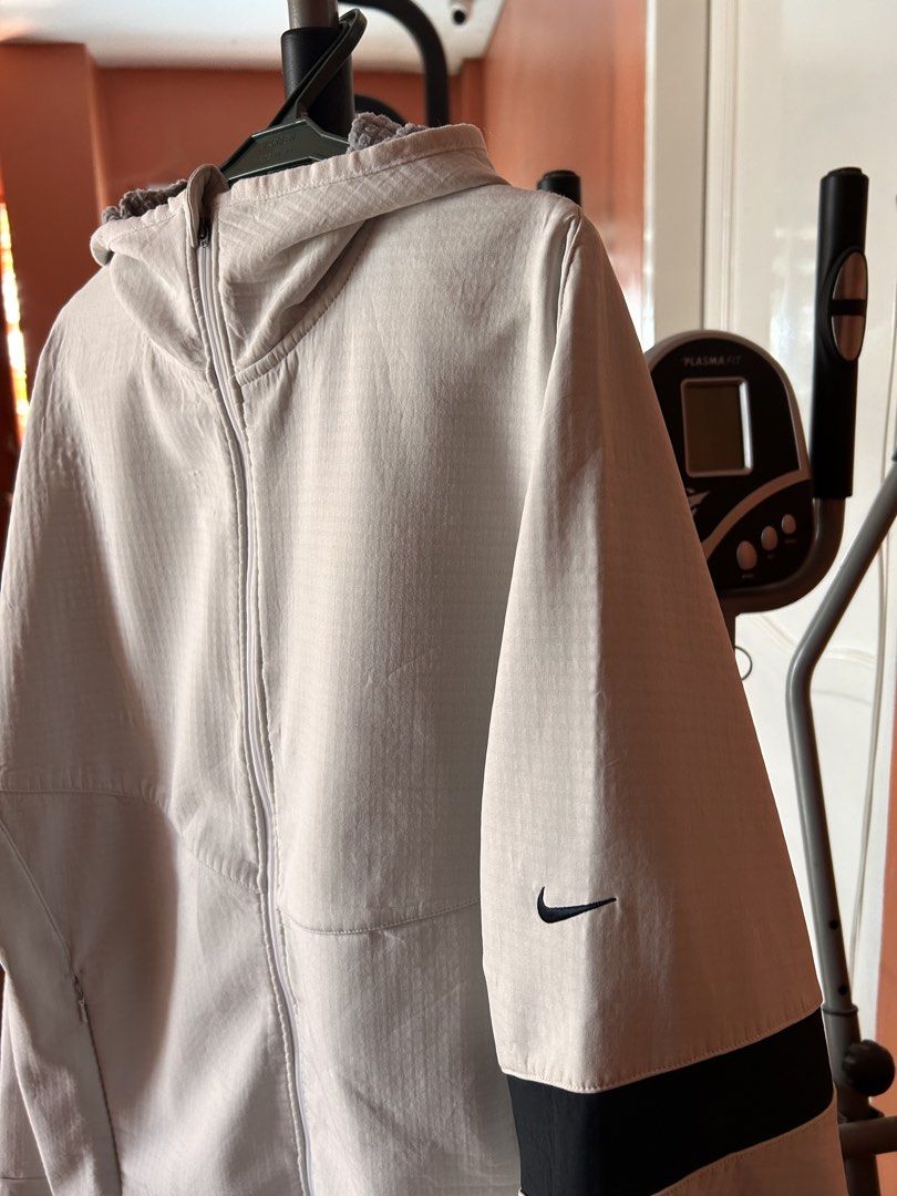 Nike Thermal Sphere Full Zip (Category: Coats, Jackets and Outerwear) located in Cebu City. Submitted by recypparel (Listing ID 1461351362, Image 2). Description: Size S on tag | fits M-L W- 22” L- 28” no issues, new condition washed and ready to wear! 📍Cebu City.