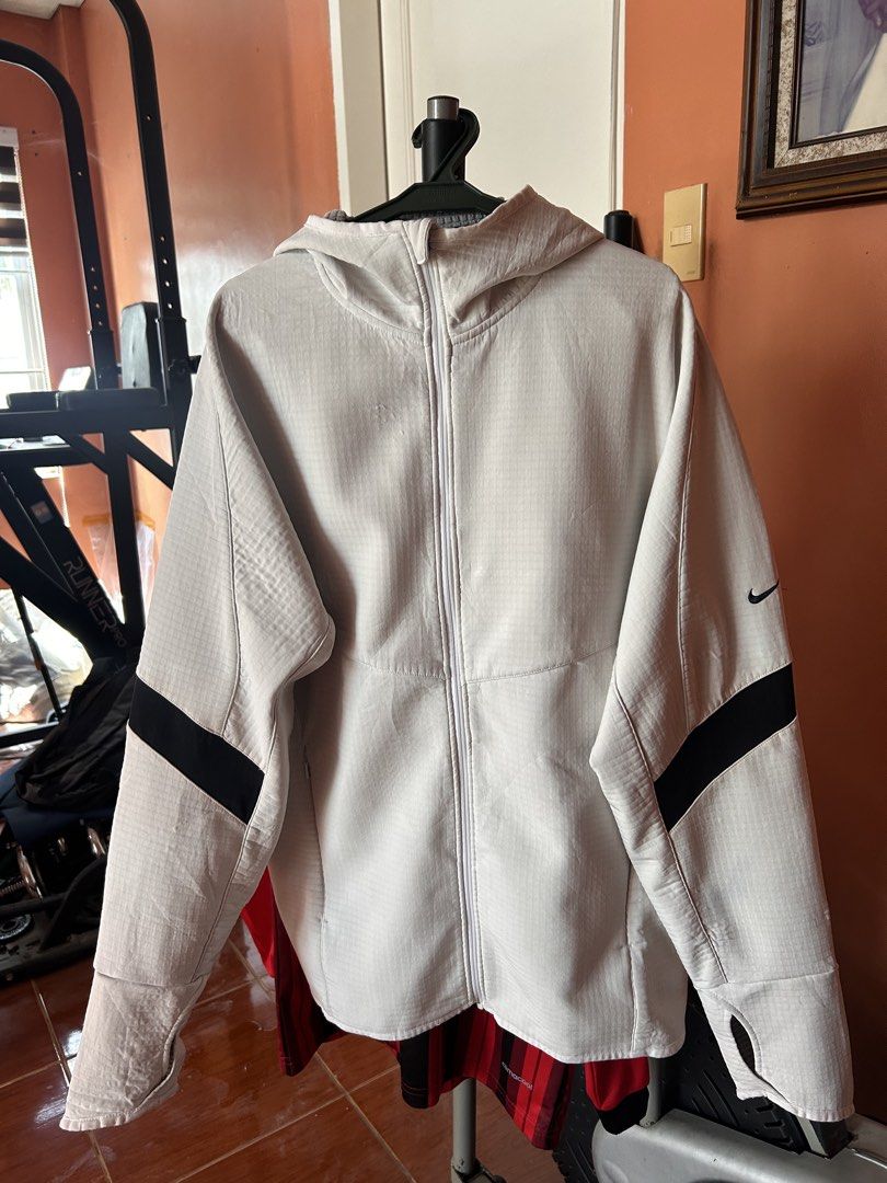 Nike Thermal Sphere Full Zip (Category: Coats, Jackets and Outerwear) located in Cebu City. Submitted by recypparel (Listing ID 1461351362, Image 1). Description: Size S on tag | fits M-L W- 22” L- 28” no issues, new condition washed and ready to wear! 📍Cebu City.