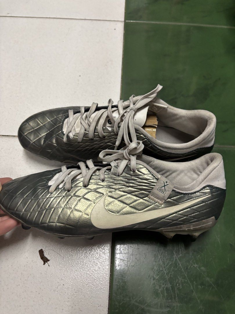 Nike Tiempo Legend 10 (Category: Sneakers) located in Pasig City. Submitted by bootsoftravel_ph (Listing ID 1461558664, Image 3). Description: Nike Tiempo Legend 10 used - Good FOR SALE Pair only FREE shipping!!! Issue: slight drags Rare Price ₱3,000 size: EU 42.5 / UK 8.5 / US 9 Guaranteed 100% Legit 💯 We ship nationwide 🚚 .