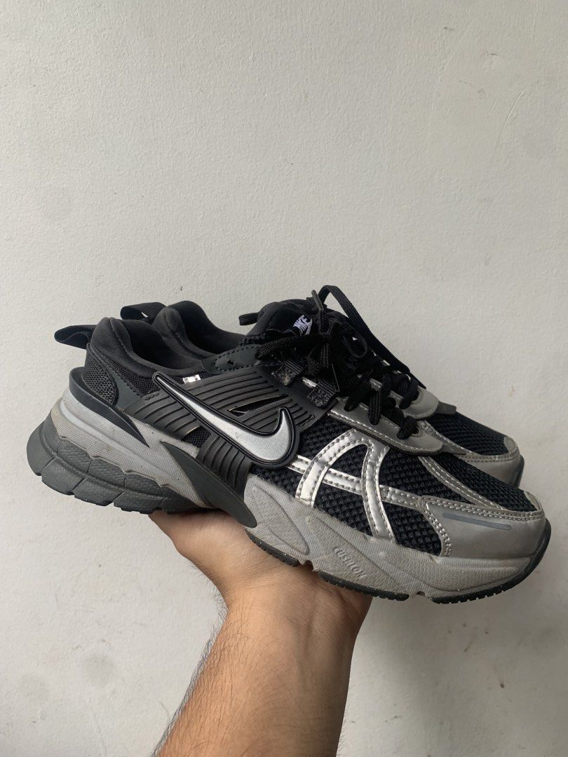 NIKE V2K (Category: Sneakers) located in Davao. Submitted by darichqt (Listing ID 1461453369, Image 1). Description: US 7 WOMENS.