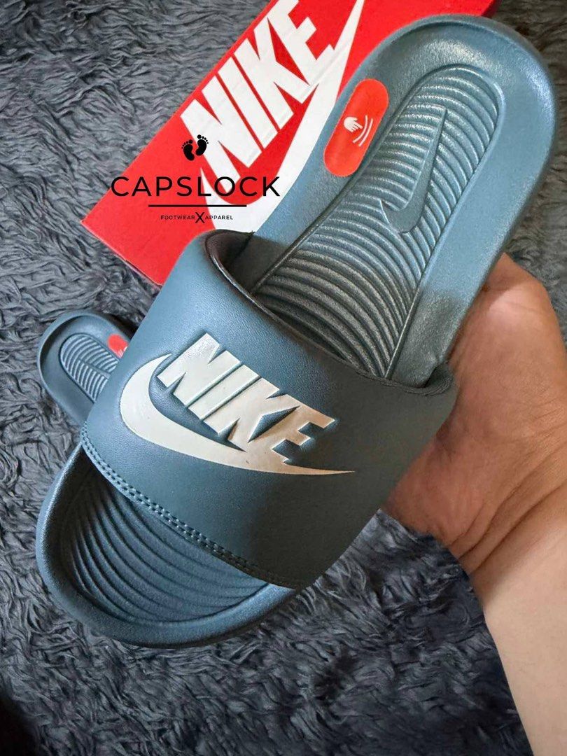 Nike Victori Slide (Category: Slippers & Slides) located in Manila. Submitted by caps.lock1 (Listing ID 1461394534, Image 2). Description: ✨ ℕ𝔼𝕎 𝔸ℝℝ𝕀𝕍𝔸𝕃 ✨ 𝑵𝒊𝒌𝒆 𝑽𝒊𝒄𝒕𝒐𝒓𝒊 𝑶𝒏𝒆 𝑺𝒍𝒊𝒅𝒆 ᴄᴏʟᴏʀ: ᴍɪɴᴇʀᴀʟ sʟᴀᴛᴇ/ᴄᴏᴄᴏɴᴜᴛ ᴍɪʟᴋ sɪᴢᴇ: 7/8/9/10/11 ᴜs ᴍᴇɴ ʙᴇʟᴏᴡ sʀᴘ: ₱1,300 ᴏɴʟʏ ▪️ᴏɴ ʜᴀɴᴅ▪️ʙʀᴀɴᴅɴᴇᴡ▪️ʟᴇɢɪᴛ💯 *𝐺𝑟𝑎𝑏 𝑦𝑜𝑢𝑟𝑠 𝑛𝑜𝑤.