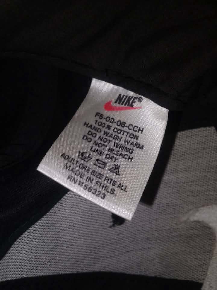 Nike vintage cap (Category: Caps & Hats) located in Manila. Submitted by bape_camo10 (Listing ID 1461476926, Image 2). Description: Authentic .