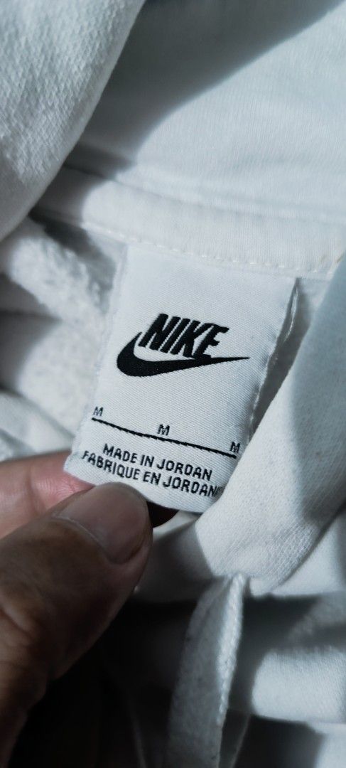 Nike White Hoodie Size M (Category: Hoodies) located in Caloocan City. Submitted by yanny1205 (Listing ID 1461554016, Image 2). Description: - Nike Club Fleece hoodie - Size Medium fit to Large - Nalabahan na laundry hindi hand wash - Issue removable stain zonrox lang.