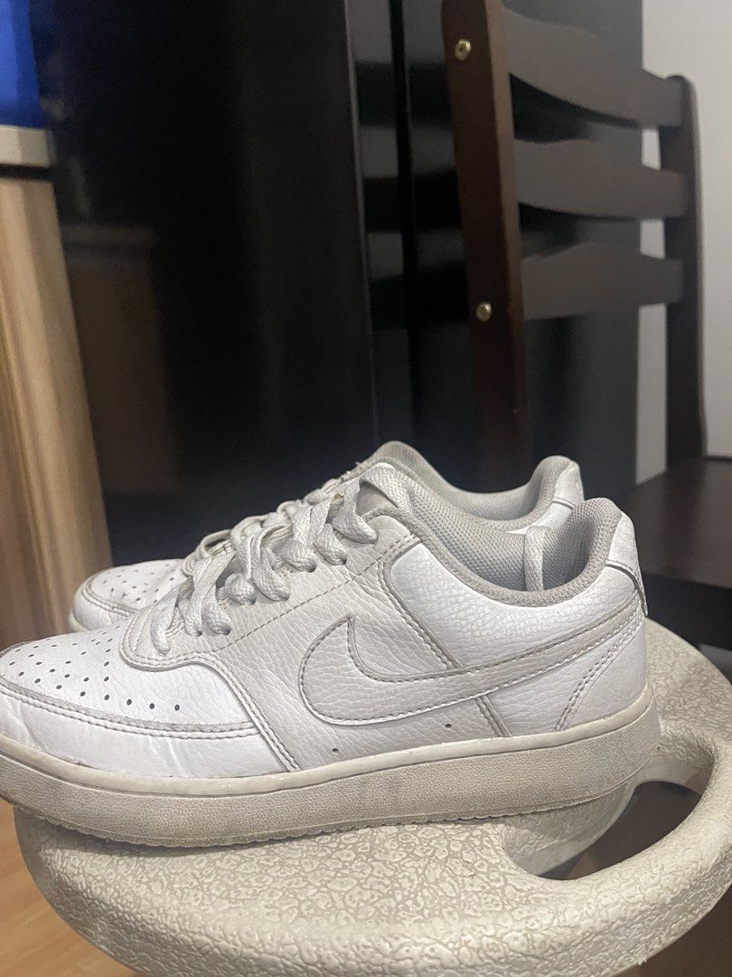 Nike White Sneaker 7.5 US (Category: Sneakers) located in Manila. Submitted by victoria.shop1 (Listing ID 1461533741, Image 3). Description: Legit Nike White Sneaker SIZE 7.5 Wala pa naman defects may sign of usage and stain Bought at taiwan..