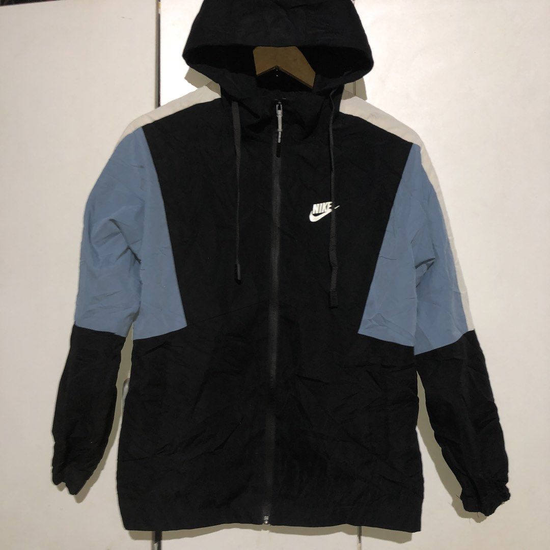 Nike Windbreaker (Category: Coats, Jackets and Outerwear) located in Manila. Submitted by pitogoline94751 (Listing ID 1461492572, Image 1). Description: NAYKI WINDBREAKER EXCELLENT CONDITION NO ISSUE SIZE MEDIUM COLORATE:10/10 Dm📥 📍 CARCAR CEBU.