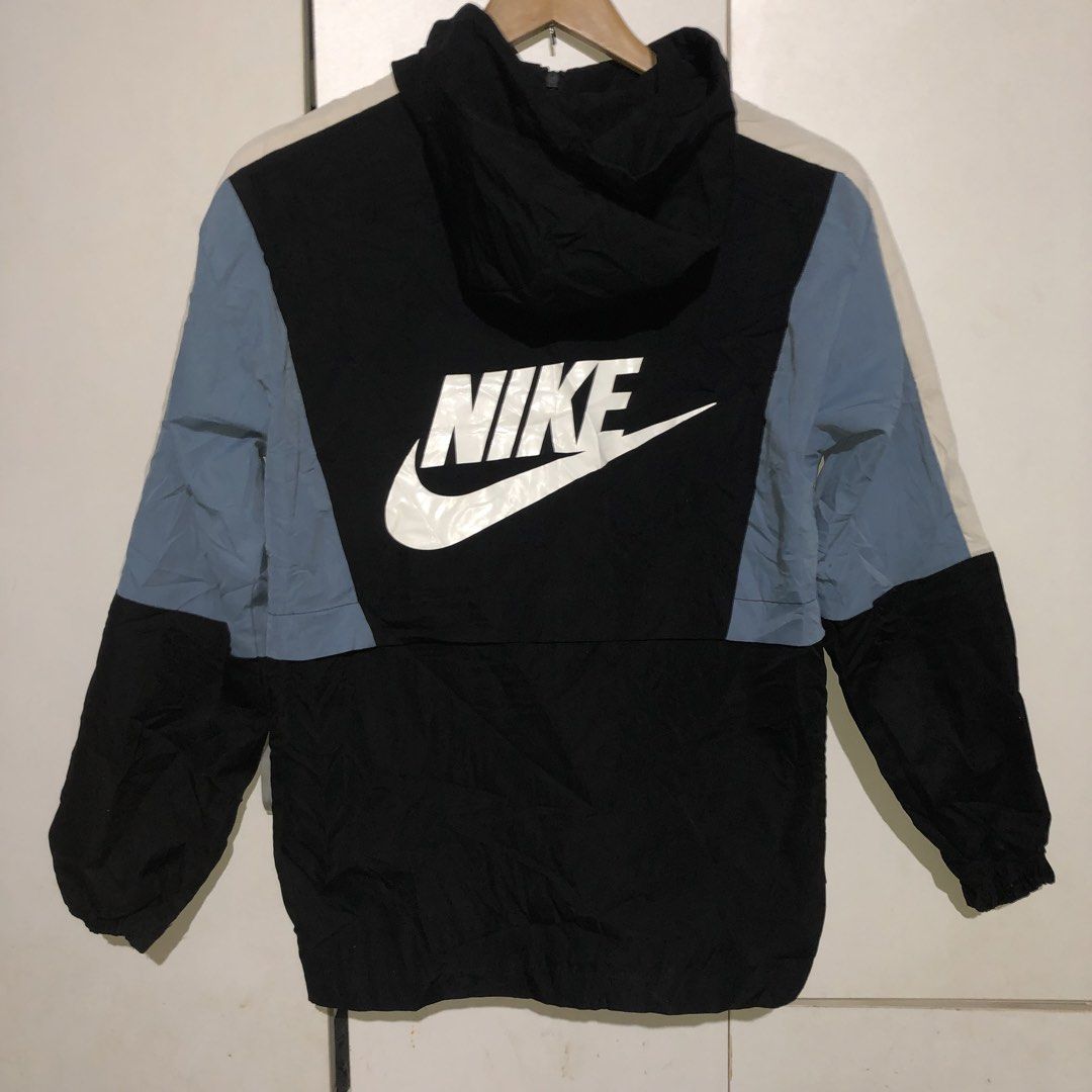 Nike Windbreaker (Category: Coats, Jackets and Outerwear) located in Manila. Submitted by pitogoline94751 (Listing ID 1461492572, Image 3). Description: NAYKI WINDBREAKER EXCELLENT CONDITION NO ISSUE SIZE MEDIUM COLORATE:10/10 Dm📥 📍 CARCAR CEBU.