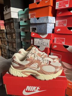 (Category: ) located in . Submitted by rr.sneakerstash (Listing ID 1461424830, Image 1). Description: .