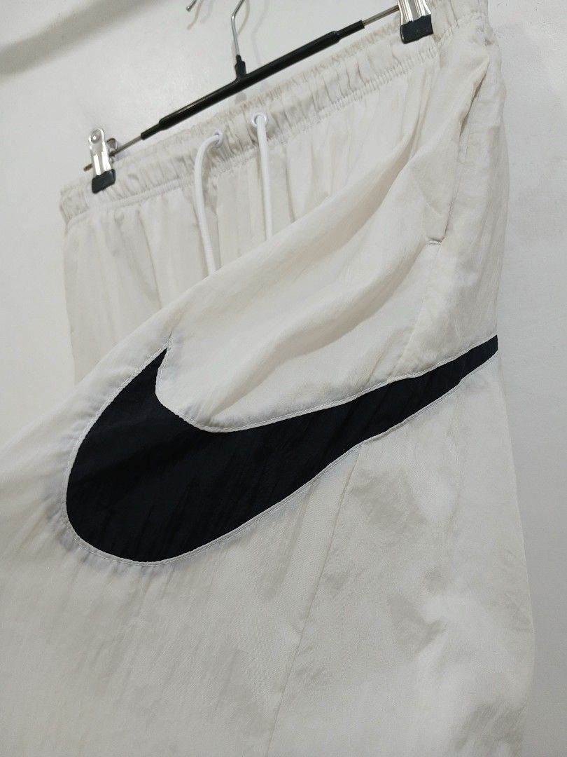 Nike Womens Woven Pants (Category: Other Bottoms) located in Taytay. Submitted by leanmark103093 (Listing ID 1461509230, Image 3). Description: NAYKEe Woven Jogger Pants Size Medium on tag 30 to 34 Waistline 36 Length Excellent Condition No issue 📩📩📩📩.