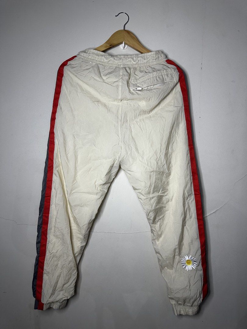 NIKE WOOVEN PANTS (Category: Jeans) located in Molave. Submitted by thriftmate13 (Listing ID 1461417080, Image 2). Description: .