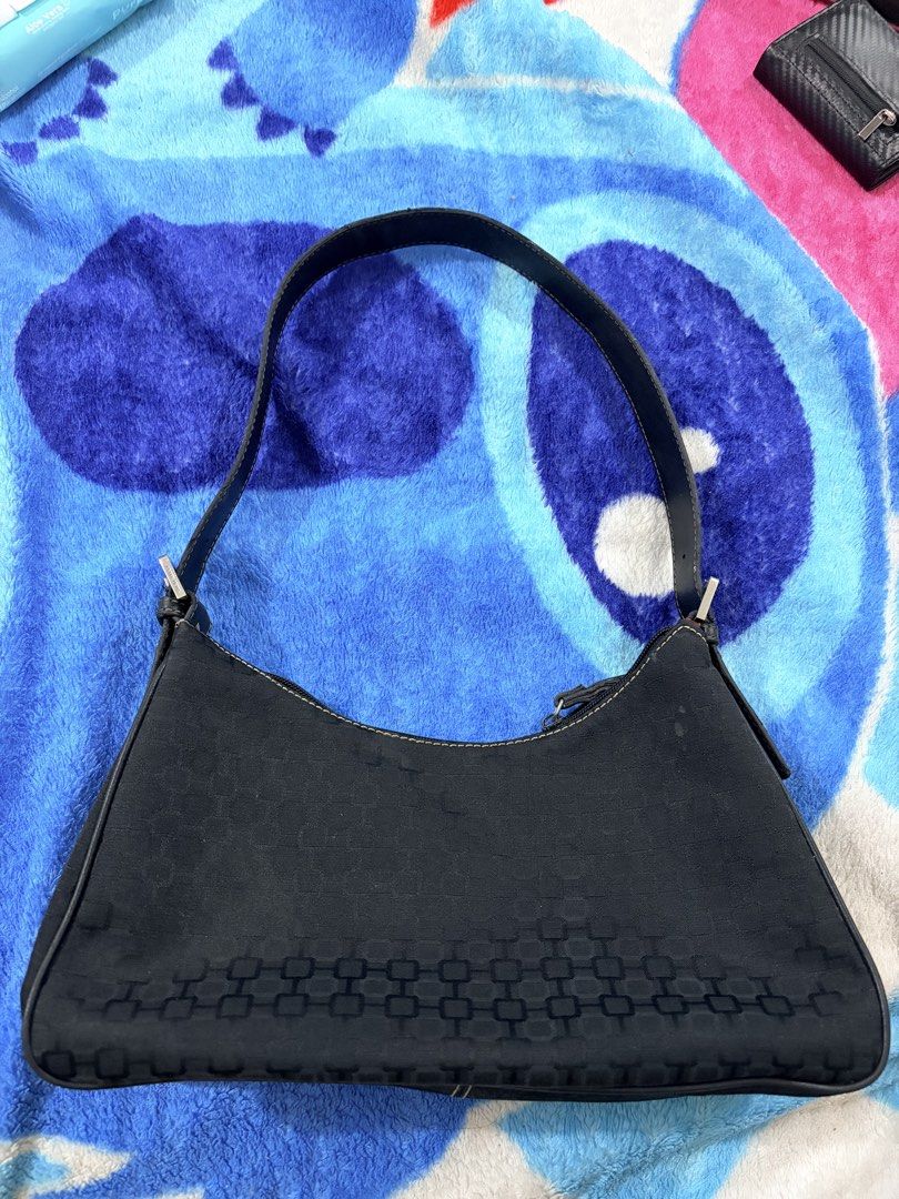 Nine West Shoulder Bag (Category: Shoulder Bags) located in Taguig. Submitted by biancaitlin (Listing ID 1461425312, Image 1). Description: - Classic black shoulder bag - Subtle geometric pattern - Genuine leather strap - Ideal size for everyday essentials - Clean interior - Smooth working zipper closure - Ready for its new owner!.