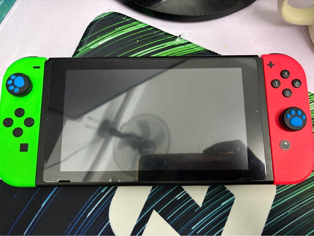 Nintendo Switch with games (Category: Nintendo) located in Kuala Lumpur. Submitted by farhanhadif (Listing ID 1455810708, Image 1). Description: Feel free to ask.