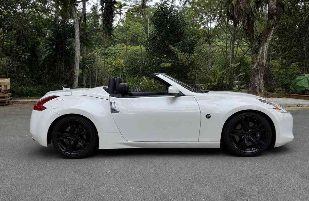Nissan Fairlady 370Z Roadster (Category: Used Cars) located in Singapore. Submitted by carousell_certified_partners (Listing ID 1461469403, Image 2). Description: Stock conditioned unit up for grabs! Well maintained unit with all components still working fine! Excellent choice for car enthusiasts without breaking the bank! Flexible financing options available with high trade in quotes! Contact us today for no obligation viewing today! Features: 3