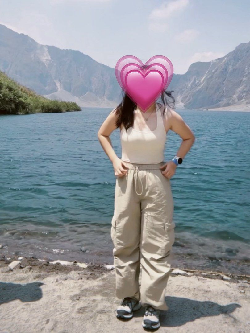 Nonmoi Khaki Cargo Pants Wide Leg (Category: Other Bottoms) located in Pasay City. Submitted by wcmluv (Listing ID 1461493819, Image 2). Description: - Wide leg style -Water- repellent - Elastic waistband with drawstring - Multiple pockets for essentials Rfs: i prefer medium size, got no choice nung binili ko kasi Large na lang avail that time and may hike na me, used once lang nung Mt. Pinatubo hike ko. Selling so i can buy my desired size.