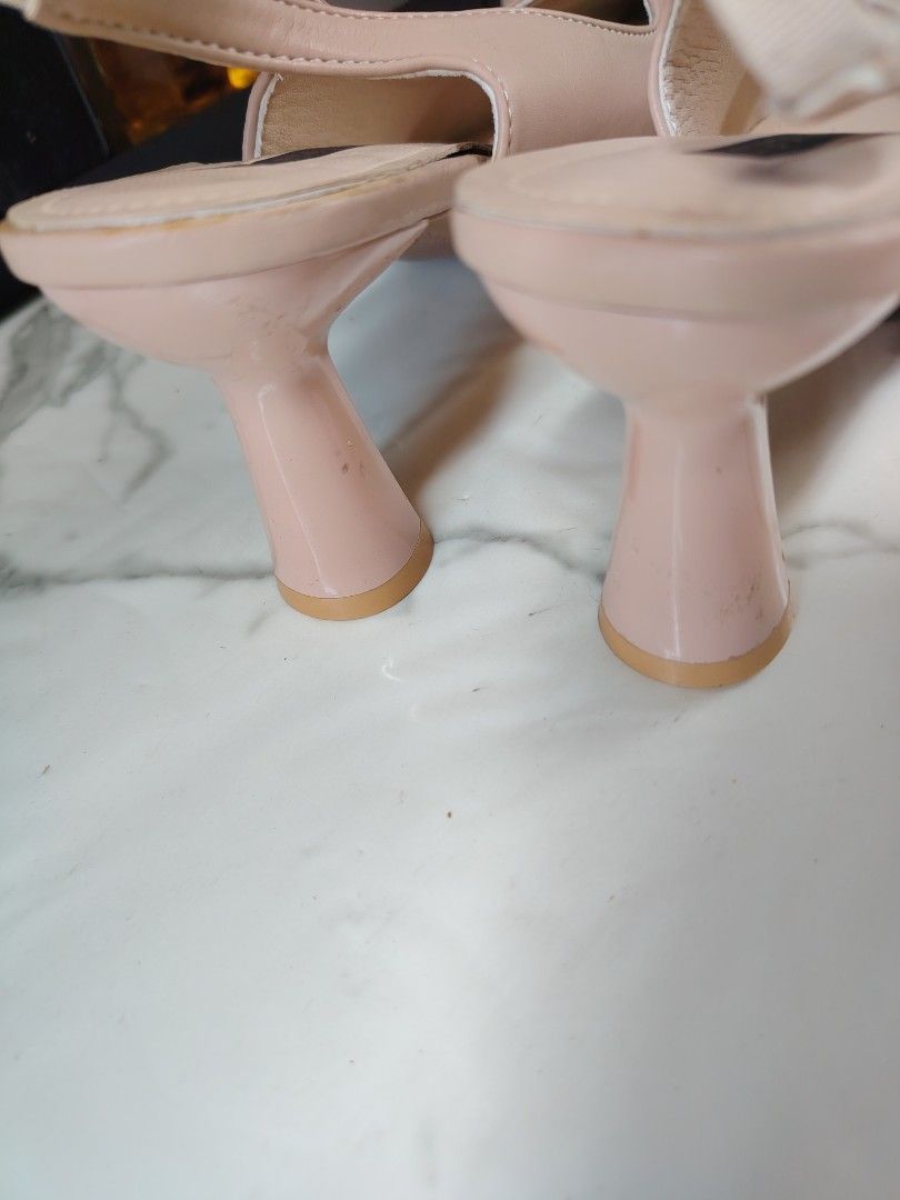 Nude Pointed Slingback Heels with Flared Heel (Size 38 / 24cm) (Category: Heels) located in Paranaque City. Submitted by lyncejo1993 (Listing ID 1461362603, Image 2). Description: Pre-loved Nude/Beige Pointed Slingback Heels na may napakagandang flared design sa takong! Bagay na bagay sa office wear, formal events, o casual dates. Comfortable itapak dahil sa kakaibang hugis ng heels.