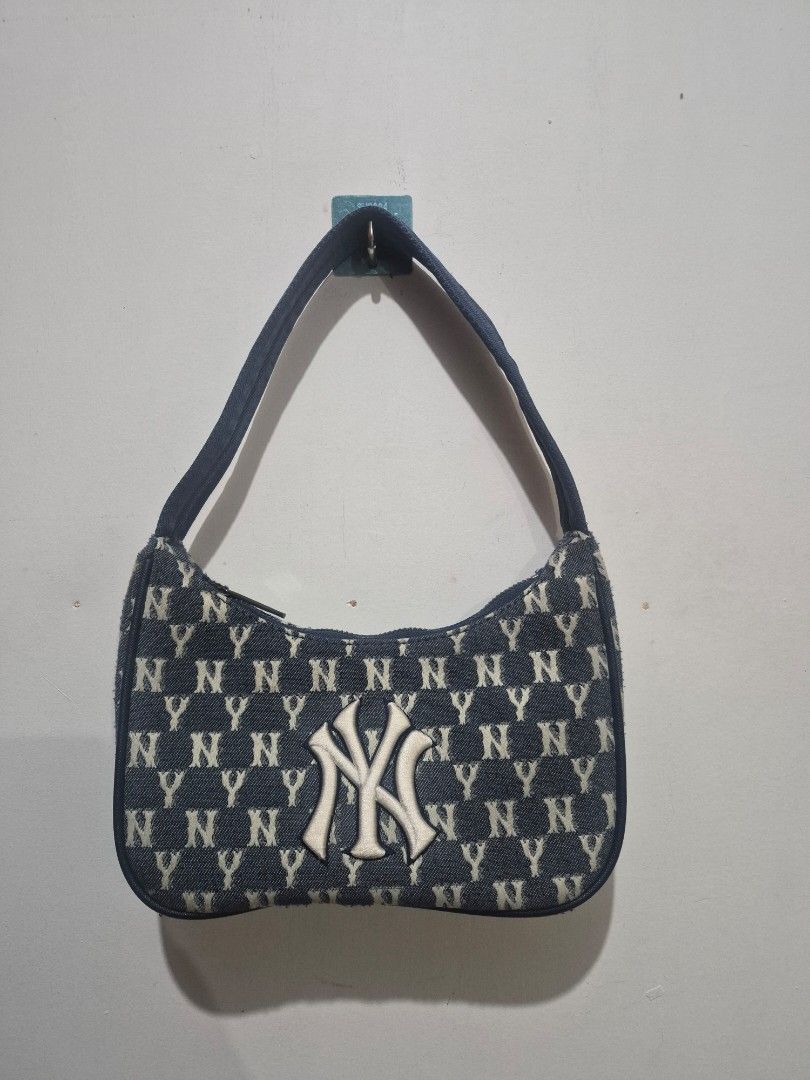 NY MLB KILI BAG (Category: Shoulder Bags) located in Bulacan. Submitted by vince4593 (Listing ID 1461523025, Image 1). Description: NY MLB KILI BAG EXCELLENT CONDITION NO ISSUED.