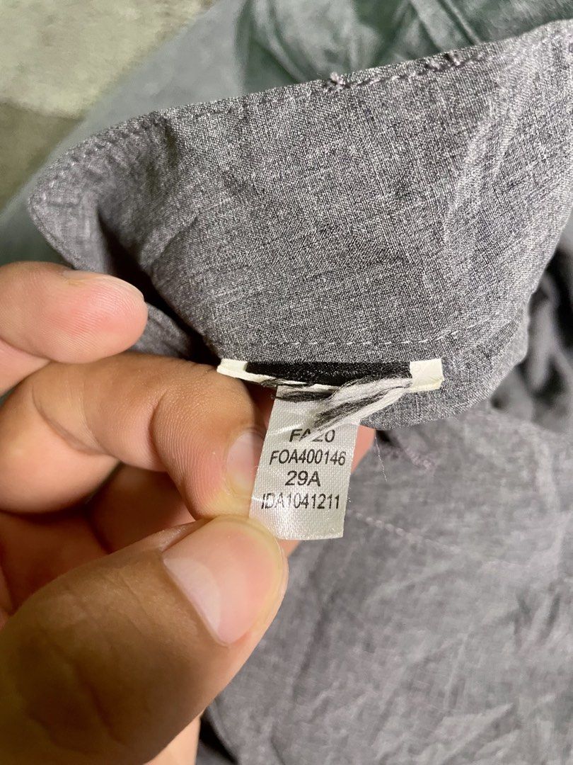 OAKLEY (Category: Shorts) located in Davao. Submitted by the_rare_hustla (Listing ID 1461338831, Image 3). Description: OAKLEY Issue Stain, Cut Wash tag Need Wash Only Color rate 9.8/10 Width - 44 Length - 24 Size 42 on tag Dm If Interested!.