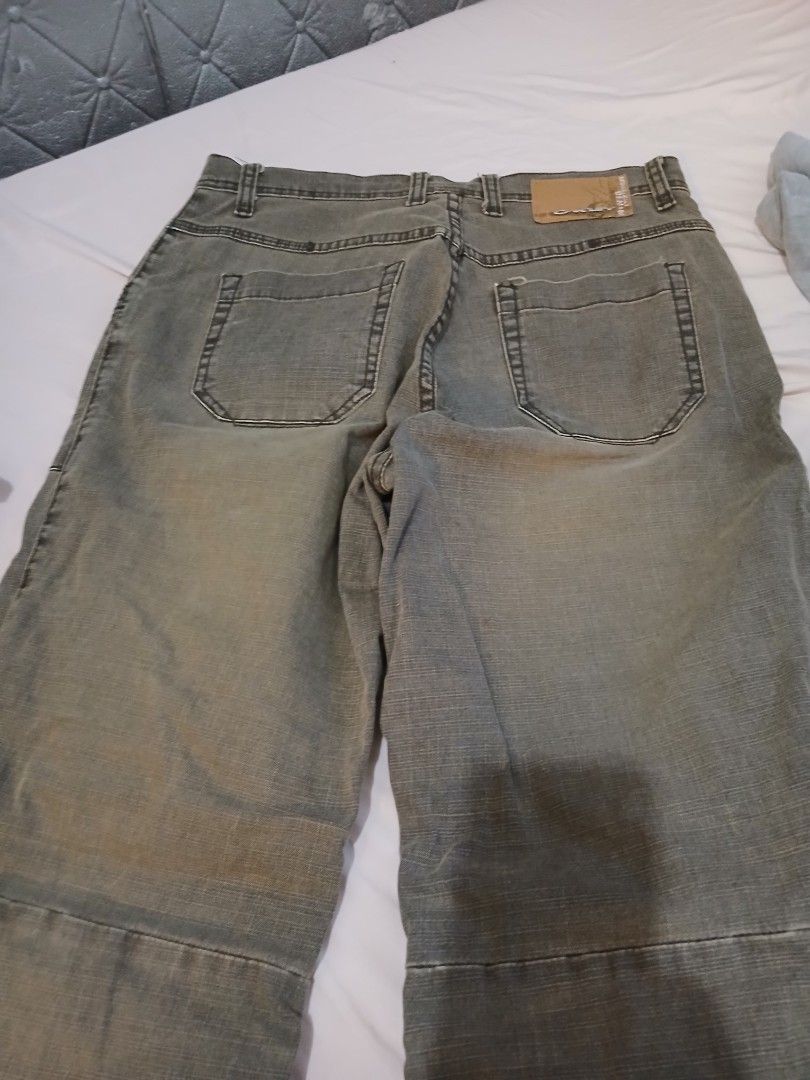 OAKLEY (Category: Jeans) located in Bato. Submitted by coyakios09 (Listing ID 1461438775, Image 3). Description: pm size 30w 32l OAKLEY JEAN VINTAGE.