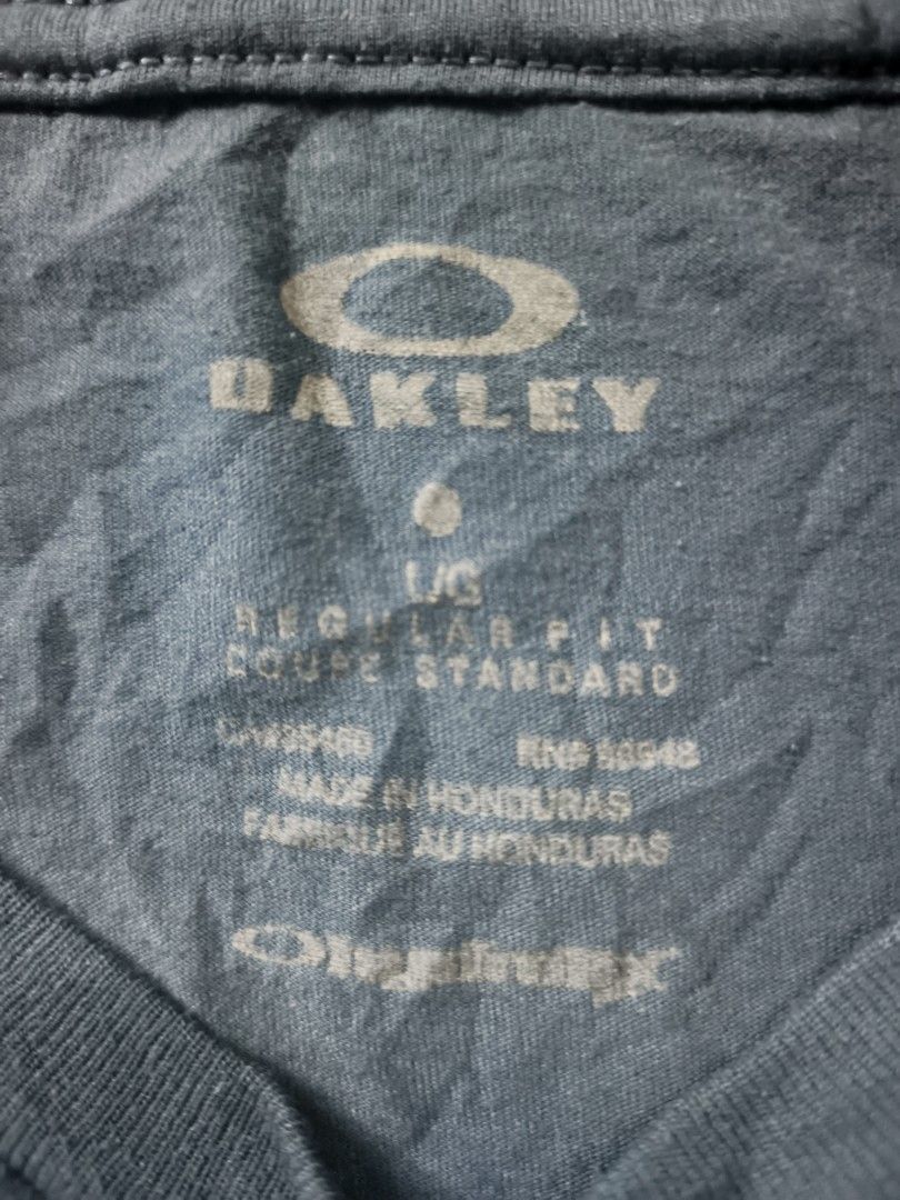 Oakley Basic Logo Tee (Category: Tshirts & Polo Shirts ) located in Zamboanga. Submitted by d2977250664046 (Listing ID 1461478414, Image 3). Description: - Brand: Oakley - Color: Dark Teal - Size: L 21x29 dimes - Fit: Regular - Material: 85% Polyester, 15% Cotton - Origin: Made in Honduras - Features: Oakley logo on chest - Ideal for: Casual wear - No Flaws (NeedWash).