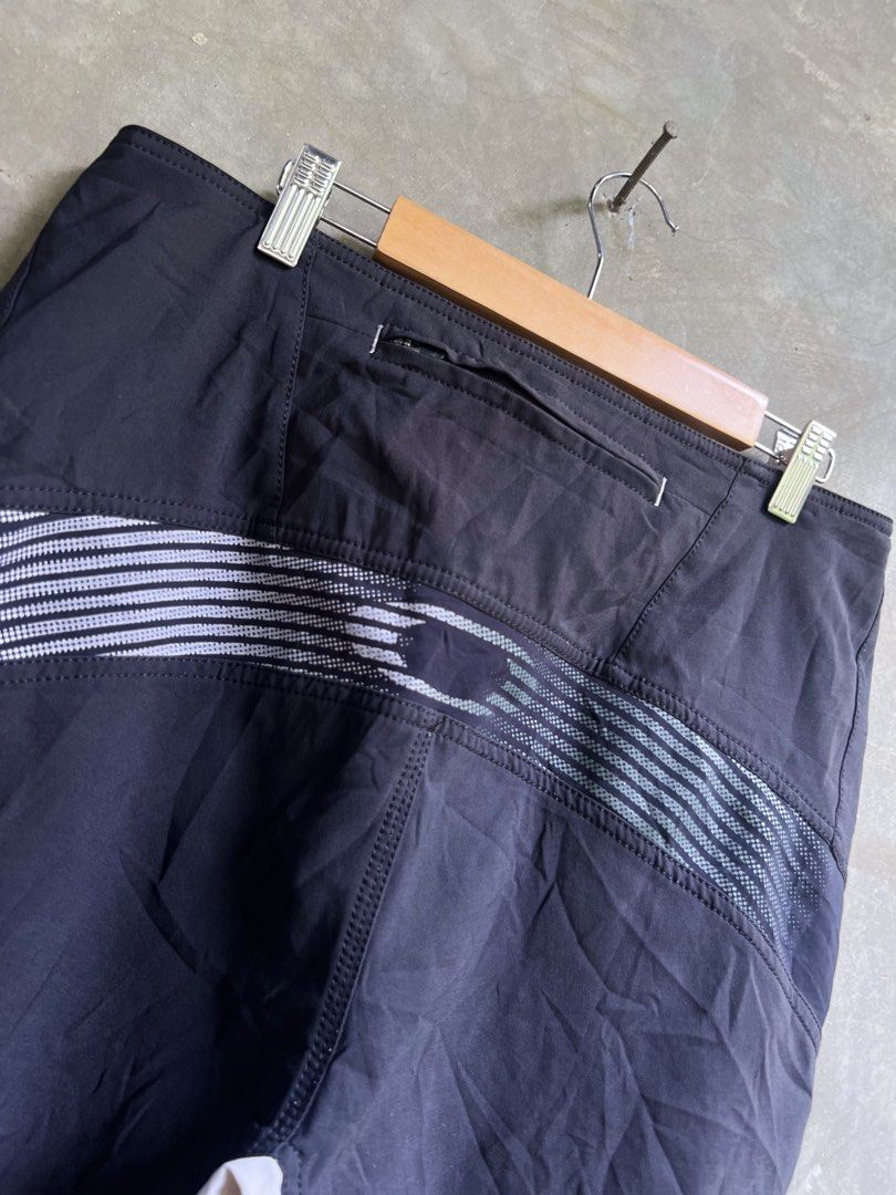 Oakley Excalibur Board Short (Category: Shorts) located in Santa Catalina. Submitted by zthrift54351 (Listing ID 1461358100, Image 3). Description: Oakley Excalibur Board Short Dimes: 33x22 Condition: Good Issue: Minimal lints Pm to avail !.