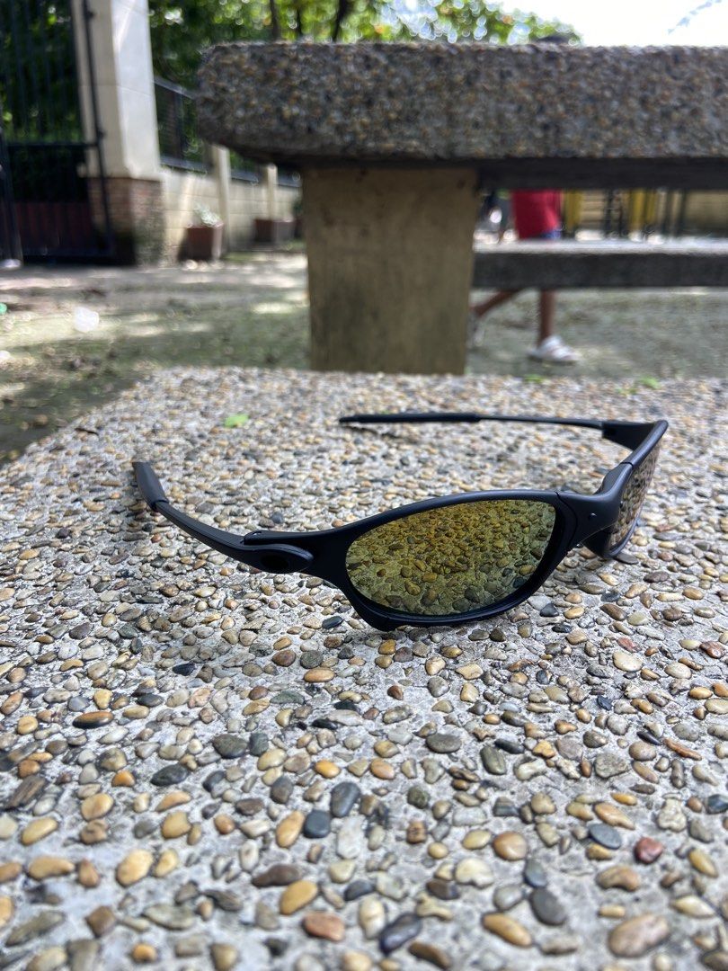 Oakley Juliet (Category: Sunglasses & Eyewear) located in Quezon City. Submitted by g00dwillph (Listing ID 1461485677, Image 2). Description: .