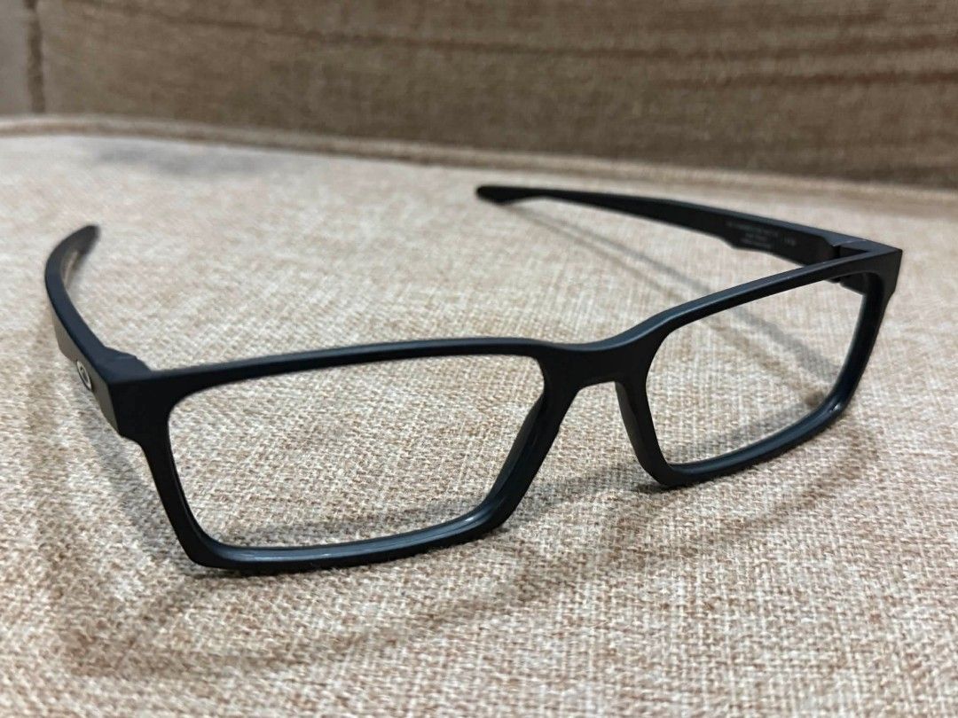 Oakley Overhead Rx Big Frame (Category: Sunglasses & Eyewear) located in Iloilo. Submitted by grail.dibs (Listing ID 1461553973, Image 3). Description: - Satin black Oakley eyeglasses - Size 59 - Oakley logo detail on the temple - Unit only, no pouch/case, no demo glass +SF.