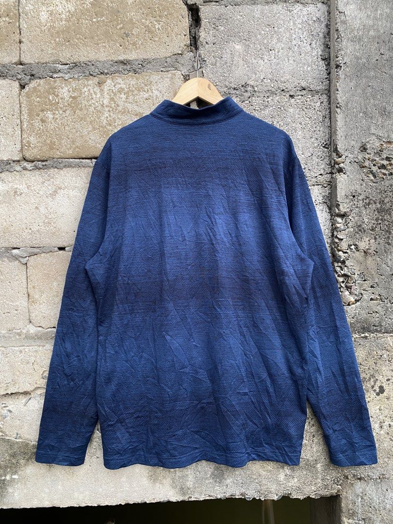Oakley Q-zip sweater (Category: Activewear) located in Candaba. Submitted by dejesus.bench17 (Listing ID 1461452510, Image 2). Description: Oakley Contender Hydrolix Q-zip sweater -Color: Mix Blue Black -Condition: Excellent -Color rate: 9/10 -Issue: Cut washtag only -Dimes: W24 L30 -Price: 1,299 Freeship.