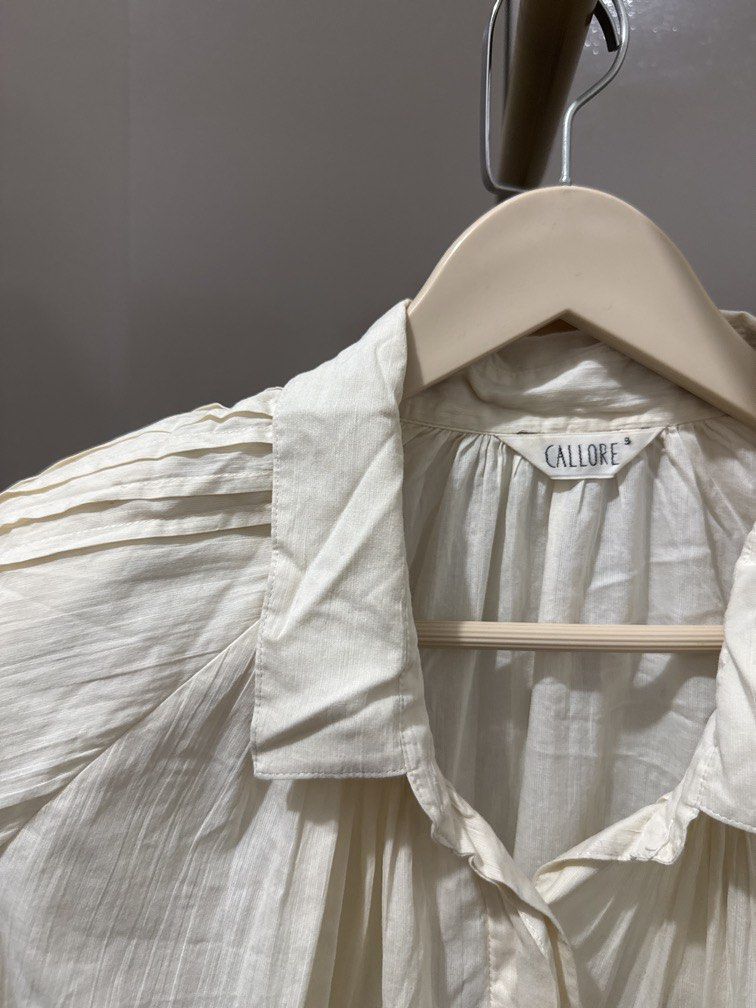 Off White Puff Blouse (Category: Blouses) located in Mexico. Submitted by studioleraph (Listing ID 1461459920, Image 3). Description: 🛍️ Perfect for your personal wardrobe or reseller business 🫶 👗 The actual item being sold is the original garment shown in the product photos. Small differences in fit, drape, color, texture, or details may occur. 💌 Condition: • Preloved; Please wash the items before wearing. • Please manage expectations as the