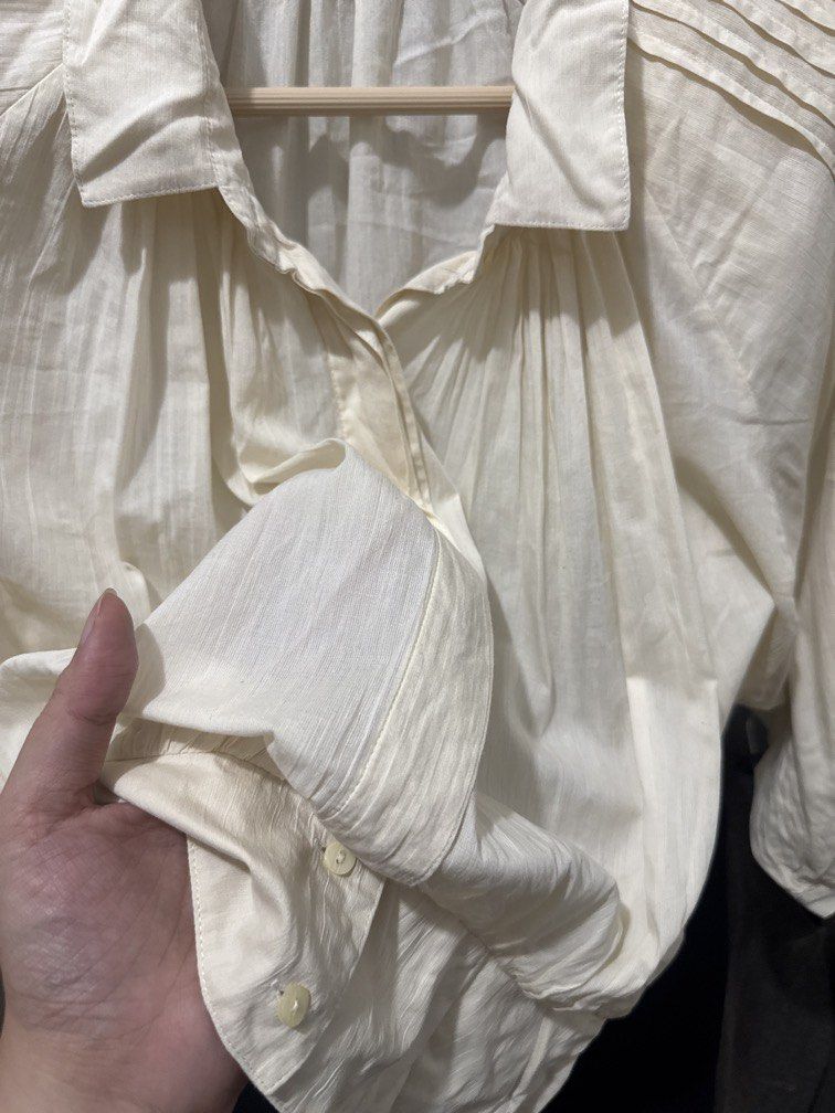 Off White Puff Blouse (Category: Blouses) located in Mexico. Submitted by studioleraph (Listing ID 1461459920, Image 2). Description: 🛍️ Perfect for your personal wardrobe or reseller business 🫶 👗 The actual item being sold is the original garment shown in the product photos. Small differences in fit, drape, color, texture, or details may occur. 💌 Condition: • Preloved; Please wash the items before wearing. • Please manage expectations as the