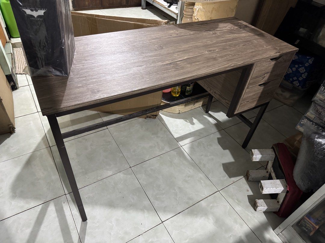 Office Table / Gaming table (Brandnew) (Category: Other Kitchenware & Tableware) located in Paranaque City. Submitted by icko007 (Listing ID 1461535043, Image 1). Description: Office Table or Gaming Table (see 2nd pic andon n details ng size) Kakabili lang nyan Hindi fit sa Pwesto ko eh Price 2600 Only Last Price Pickup Paranaque via lalamove L300 pwede Payment Gcash / Bpi .