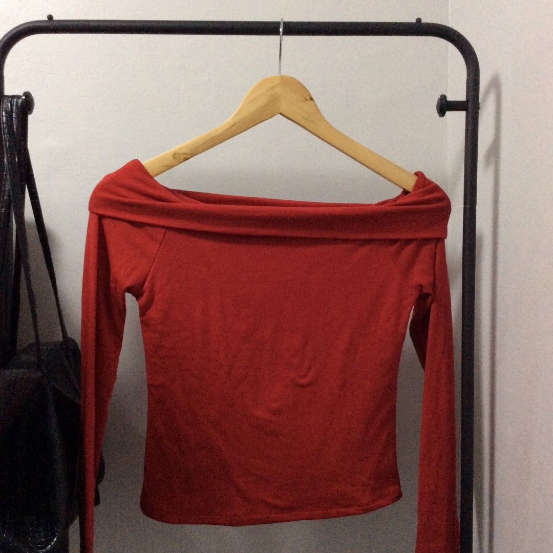 Off-Shoulder long sleeve MERA (Category: Longsleeves) located in Manila. Submitted by swishyyy (Listing ID 1461324624, Image 1). Description: ⁠ー price negotiable 🏷️ - Chic red off-shoulder long sleeve top - Proudly made in the Philippines - Crafted from soft, comfortable fabric - Relaxed and comfortable fit - Perfect for dressing up or down - Pairs beautifully with jeans or skirts.