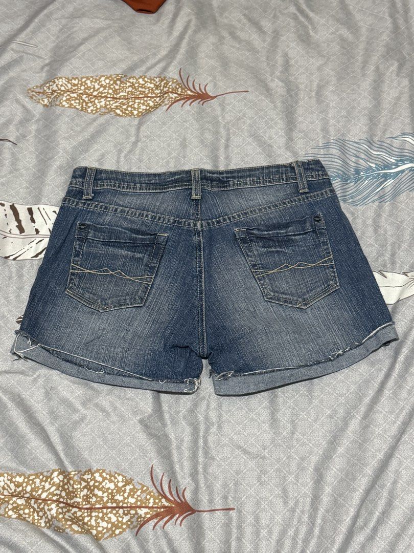 OJ by Herbench Denim Shorts Size 27 (Category: Shorts) located in Makati City. Submitted by refind.prelove.finds (Listing ID 1461398979, Image 2). Description: - OJ by Herbench Limited Edition Denim Shorts - Size: 27 - Material: 100% Natural Cotton Denim - Features: Frayed hem detail, Distressed look.