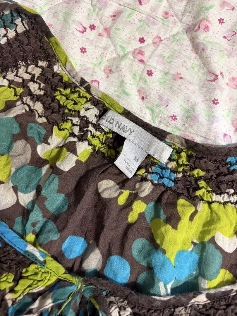 Old Navy Floral Print Blouse (Category: Blouses) located in Muntinlupa City. Submitted by herellas0504 (Listing ID 1461366436, Image 3). Description: Old Navy Floral Print Blouse Mine: 200 | Lock: 300 small-med no issue, good as new flowy willing to keep.